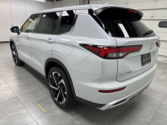 2025 Mitsubishi Outlander Plug-In Hybrid SE