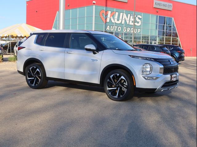 2025 Mitsubishi Outlander Plug-In Hybrid SE