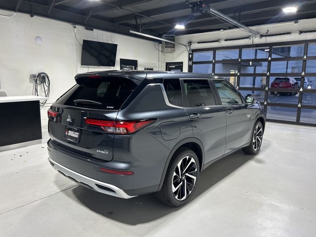 2025 Mitsubishi Outlander Plug-In Hybrid SE