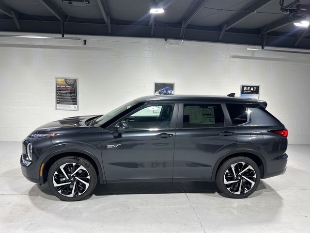 2025 Mitsubishi Outlander Plug-In Hybrid SE