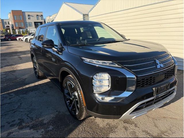 2025 Mitsubishi Outlander Plug-In Hybrid SE
