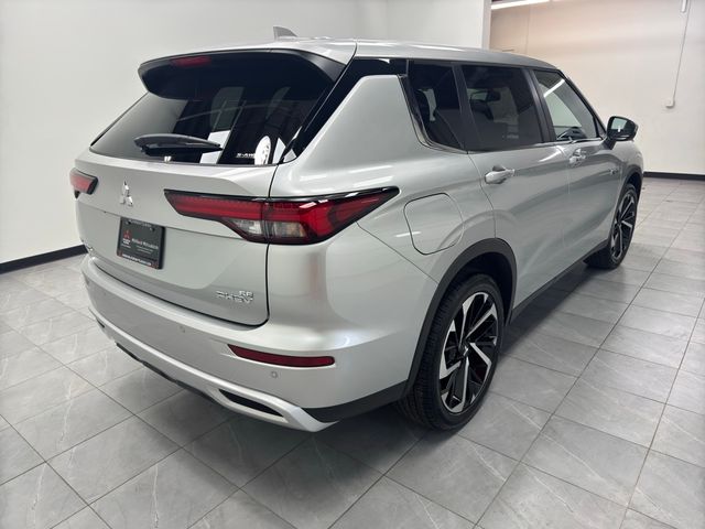 2025 Mitsubishi Outlander Plug-In Hybrid SE