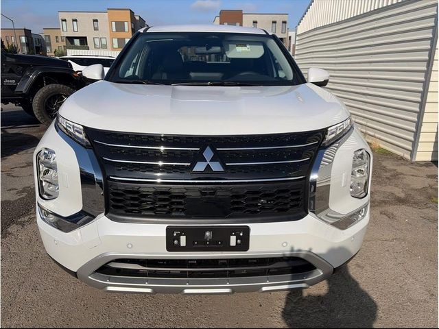 2025 Mitsubishi Outlander Plug-In Hybrid SE
