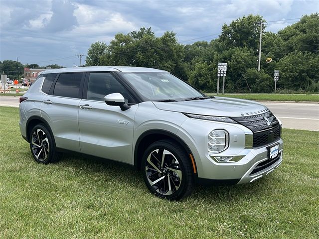 2025 Mitsubishi Outlander Plug-In Hybrid SE