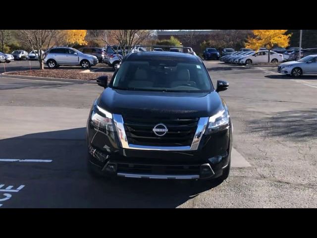 2025 Nissan Pathfinder SL