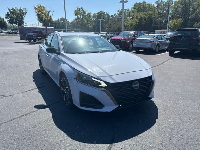 2025 Nissan Altima SR