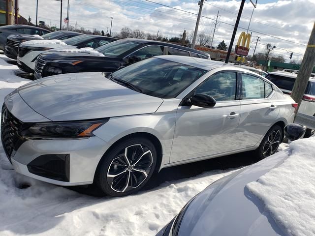 2025 Nissan Altima SR