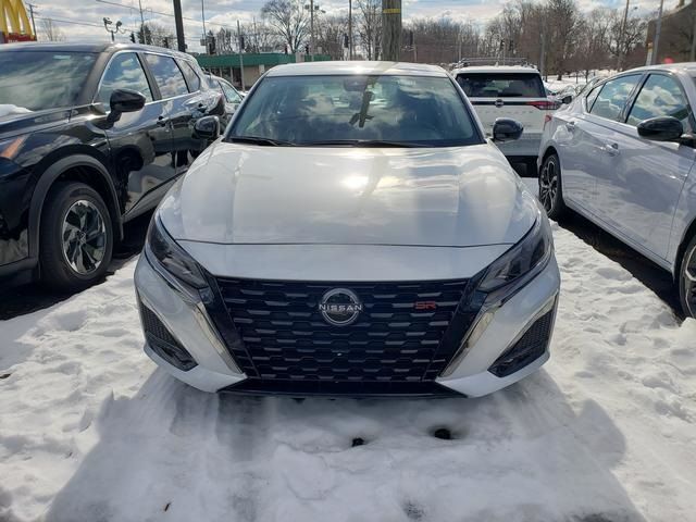2025 Nissan Altima SR