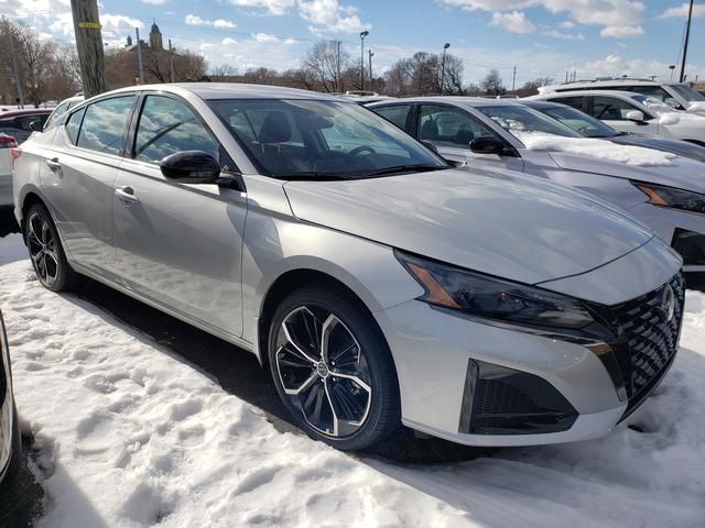 2025 Nissan Altima SR