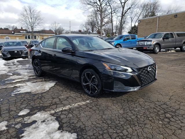 2025 Nissan Altima SR