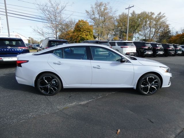 2025 Nissan Altima SR