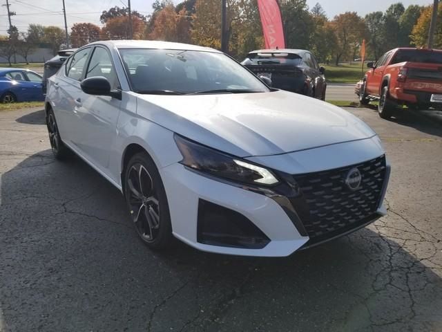 2025 Nissan Altima SR