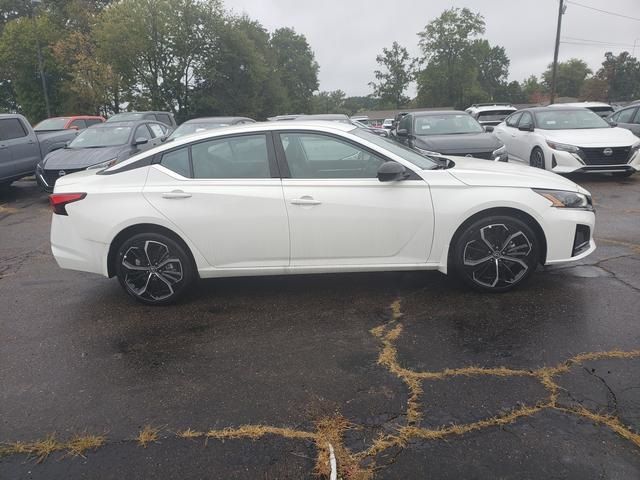 2025 Nissan Altima SR