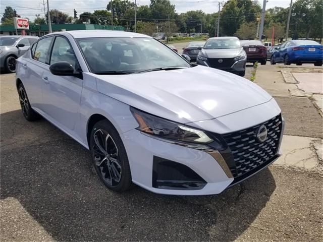 2025 Nissan Altima SR