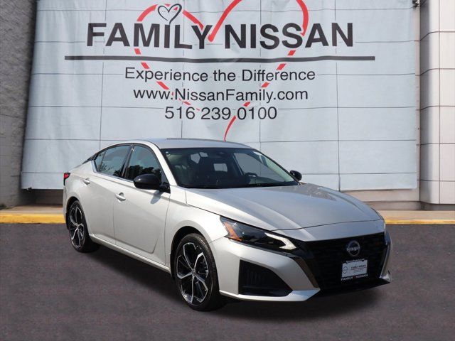 2025 Nissan Altima SR