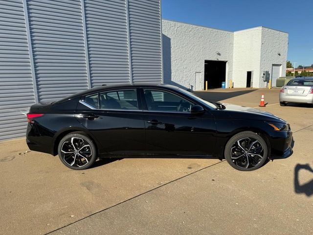 2025 Nissan Altima SR