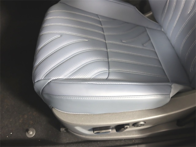 Vehicle image 20 of 39