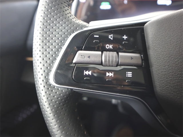 Vehicle image 16 of 39