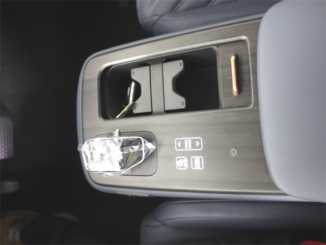 Vehicle image 13 of 39