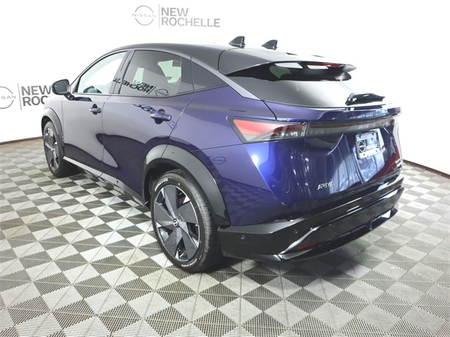 Vehicle image 8 of 39