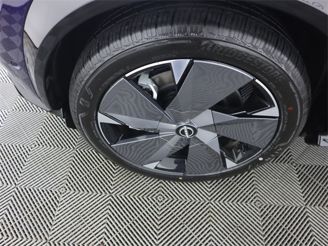 Vehicle image 38 of 39