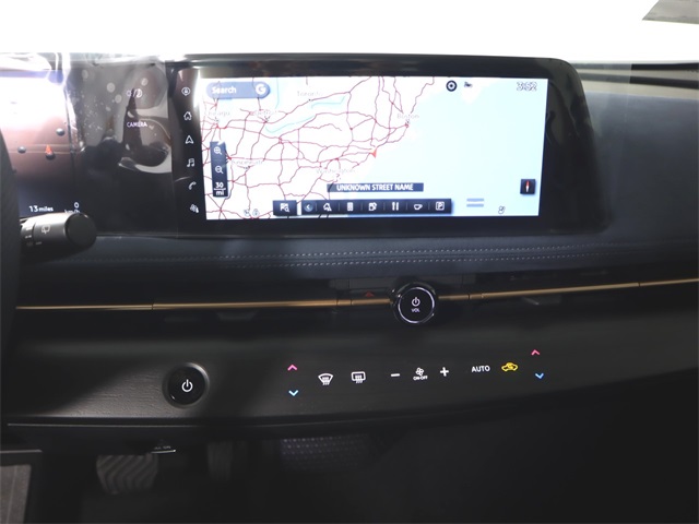 Vehicle image 10 of 39