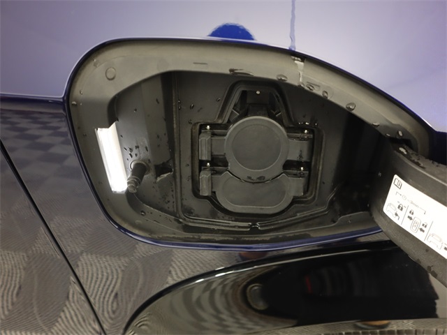 Vehicle image 37 of 39