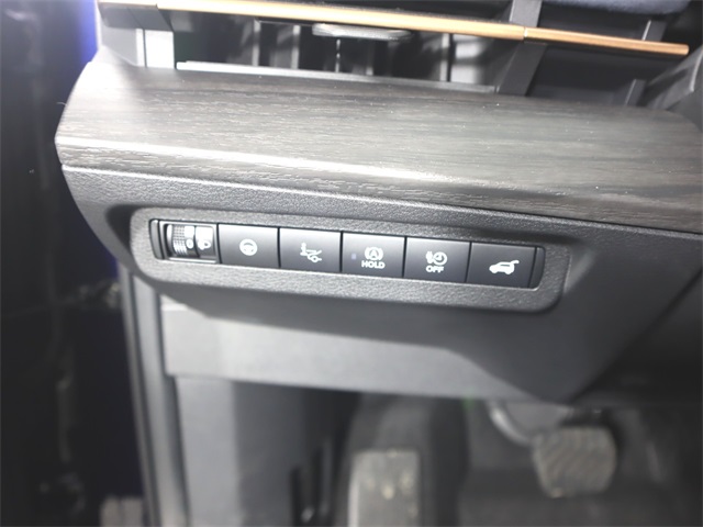 Vehicle image 17 of 39