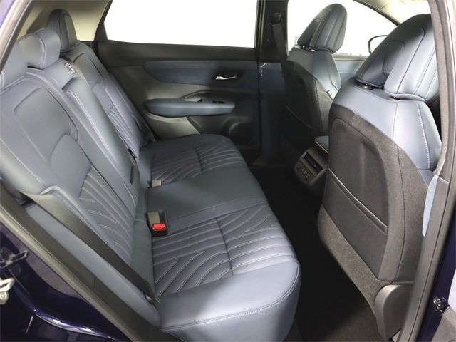 Vehicle image 27 of 39
