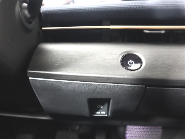 Vehicle image 14 of 39