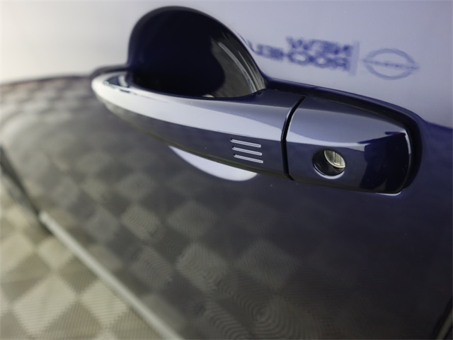 Vehicle image 34 of 39