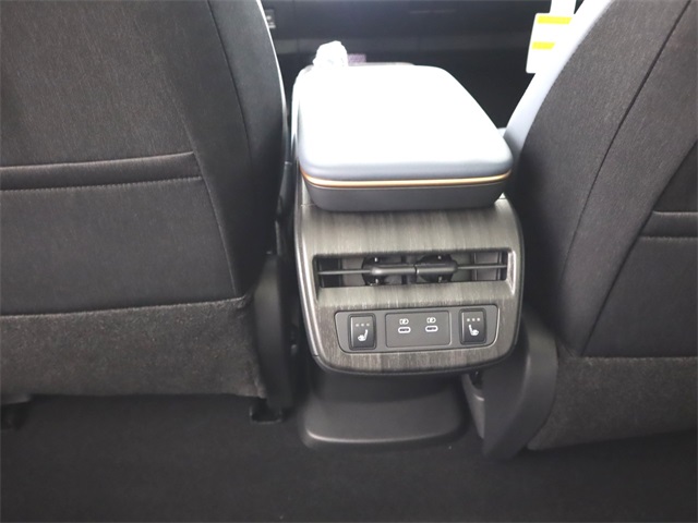Vehicle image 24 of 39