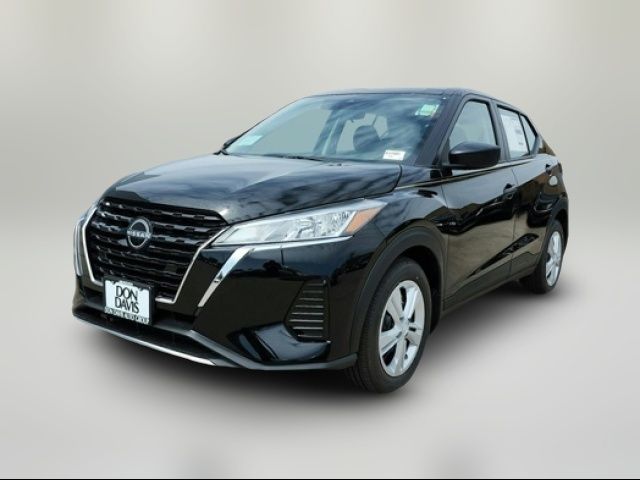 2025 Nissan Kicks Play S