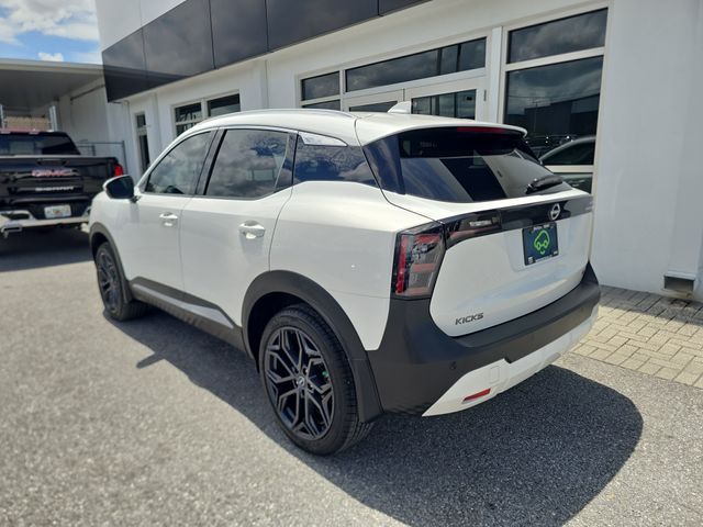 2025 Nissan Kicks SR