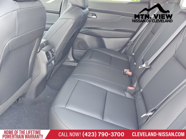 Vehicle image 11 of 19