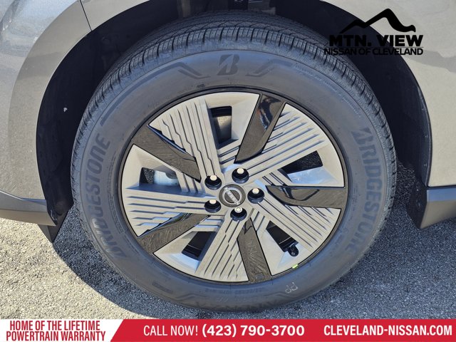 Vehicle image 7 of 19