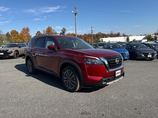 2025 Nissan Pathfinder SL