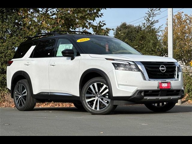 2025 Nissan Pathfinder Platinum