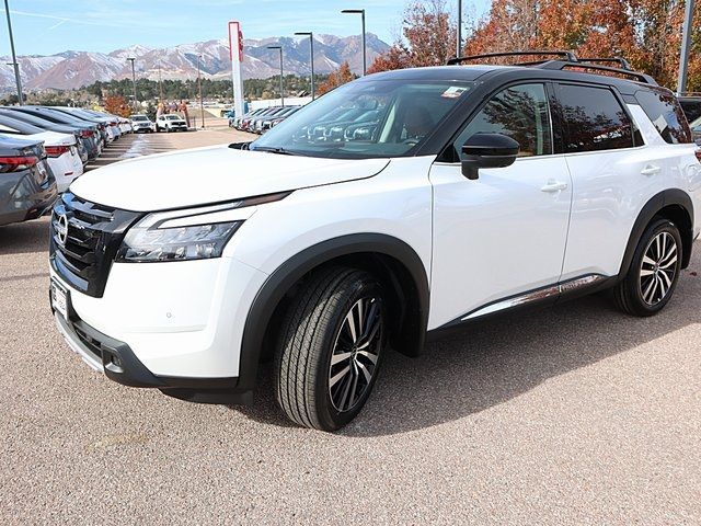 2025 Nissan Pathfinder Platinum