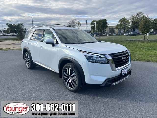 2025 Nissan Pathfinder Platinum