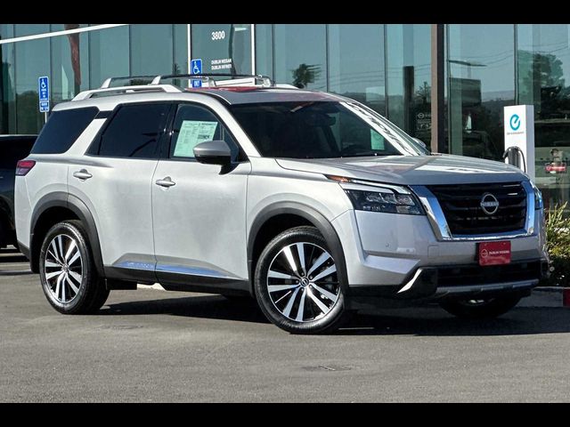 2025 Nissan Pathfinder Platinum