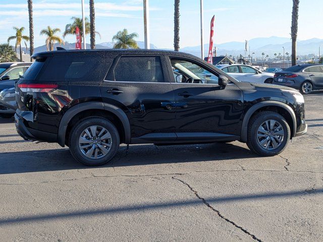 2025 Nissan Pathfinder S