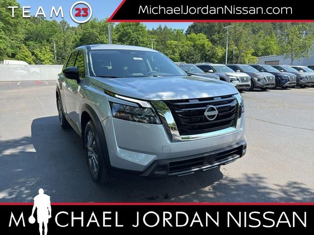2025 Nissan Pathfinder S