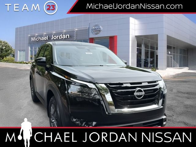 2025 Nissan Pathfinder S