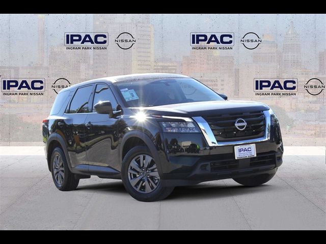 2025 Nissan Pathfinder S