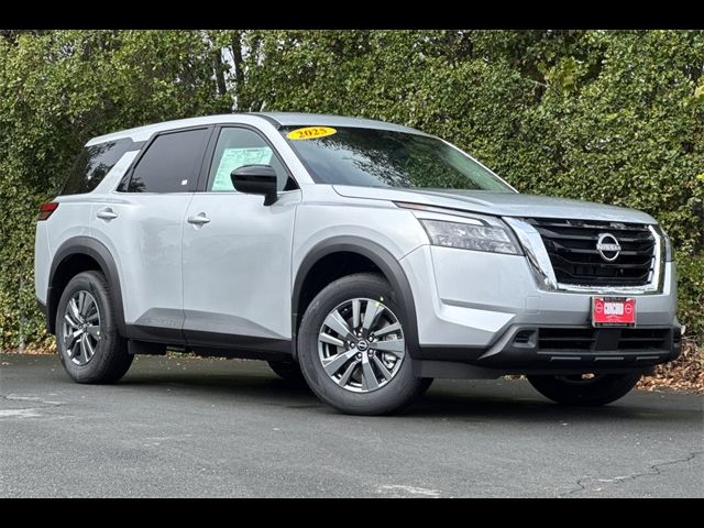 2025 Nissan Pathfinder S