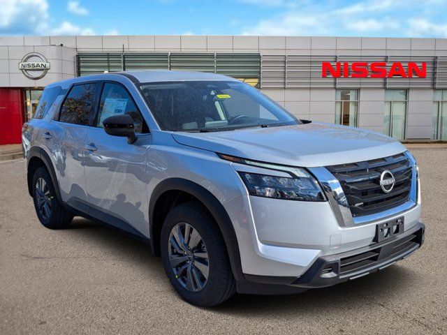 2025 Nissan Pathfinder S