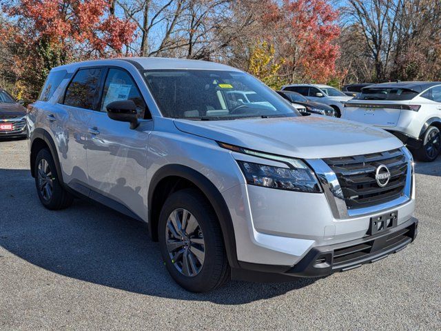 2025 Nissan Pathfinder S