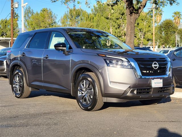 2025 Nissan Pathfinder S