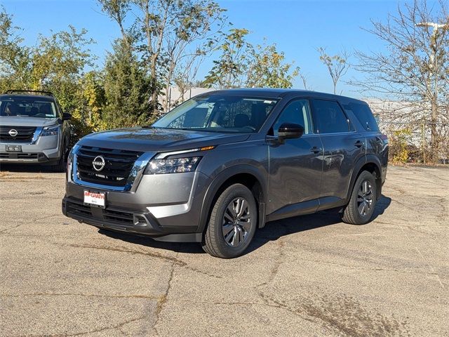 2025 Nissan Pathfinder S